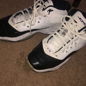 Jordan bloyal boys 6.5 youth